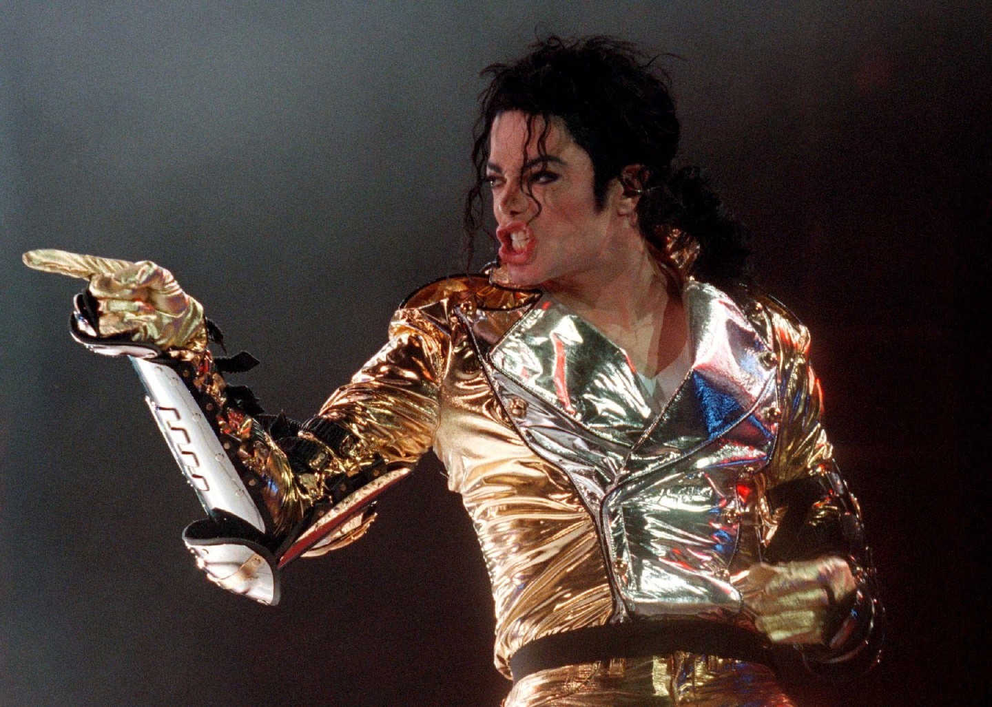Майкл Джексон на концерте в Праге. 7 сентября 1996 года. Фото: &copy; REUTERS/Petr David Josek