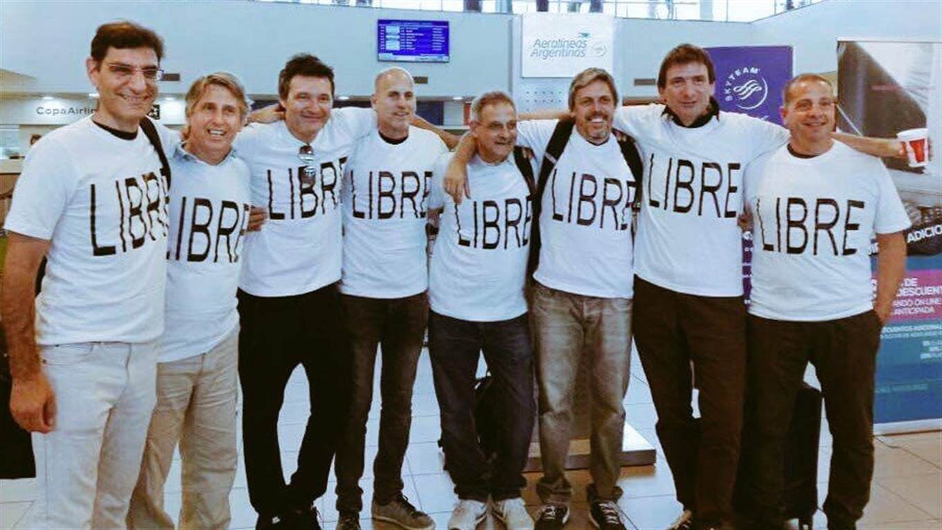 <p>Восемь из десяти аргентинских туристов сфотографировались в аэропорту Росарио на память. Фото: &copy; Twitter/<a href="https://twitter.com/LANACION" data-user-id="33989170">LA NACION&rlm;</a></p>