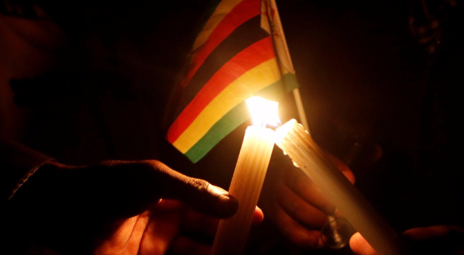 Флаг Зимбабве. Фото: &copy; REUTERS/Philimon Bulawayo
