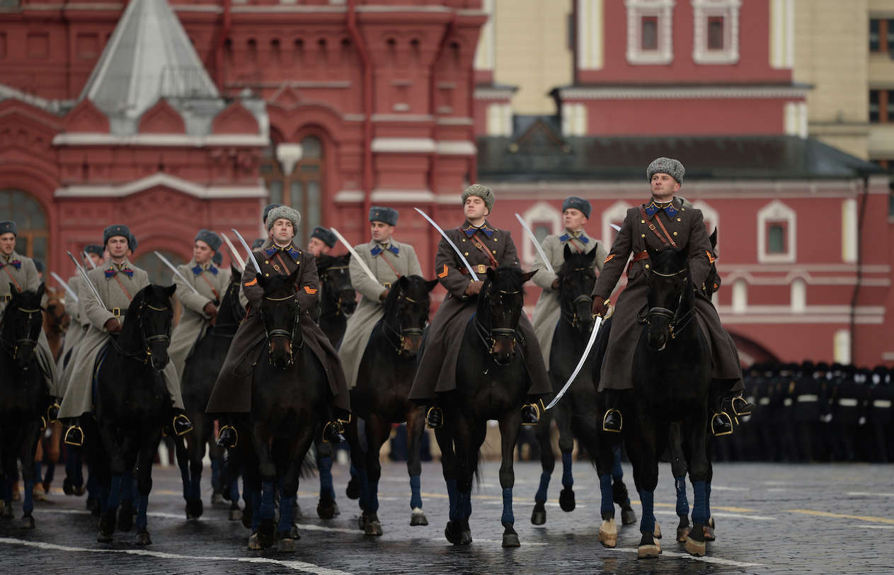 В каких городах россии проходил парад 1941. Косплей парада 1941. Парад в честь Октябрьской революции 1978.