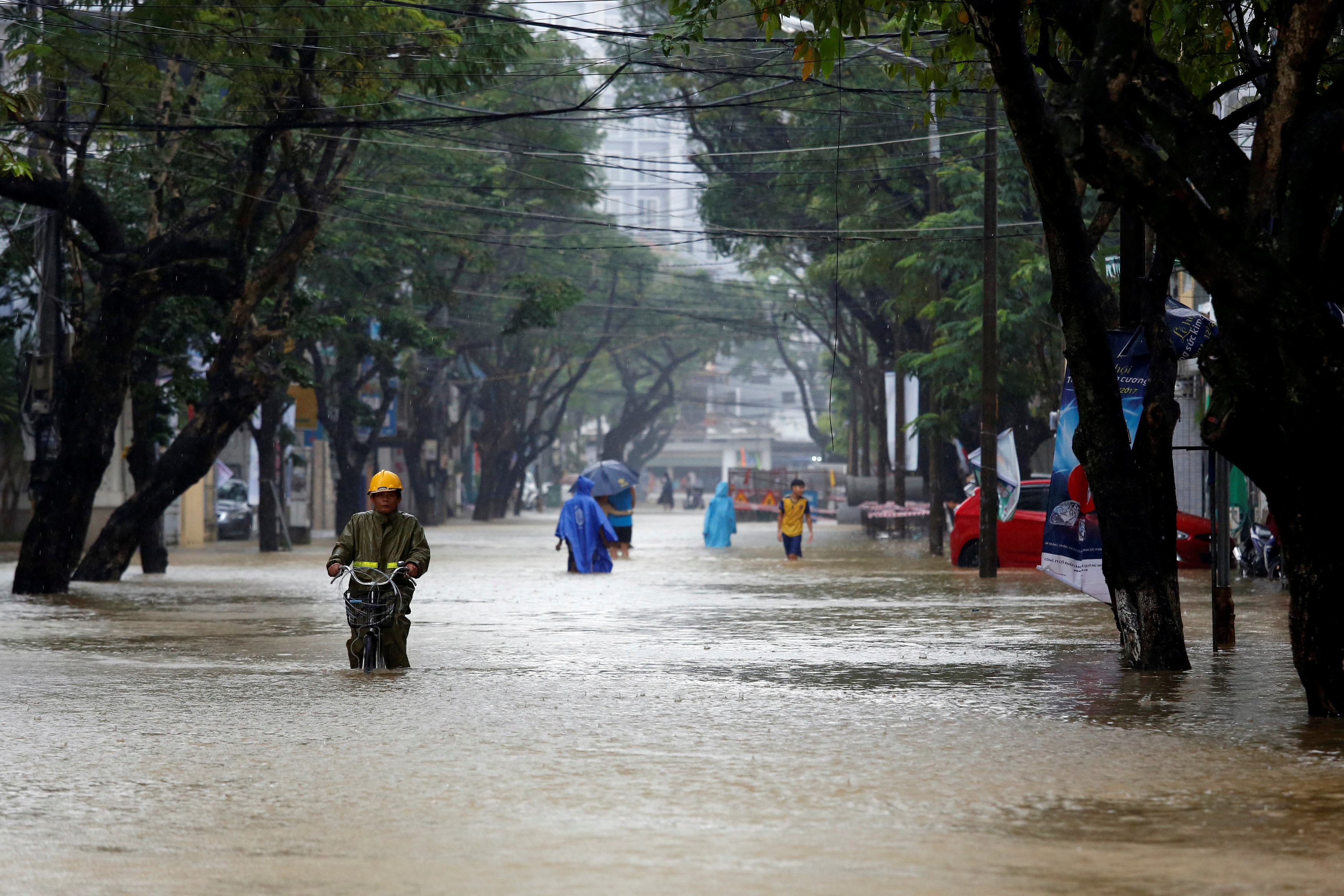 Последствия тайфуна "Дэмри" во Вьетнаме. Фото: &copy; REUTERS/Kham
