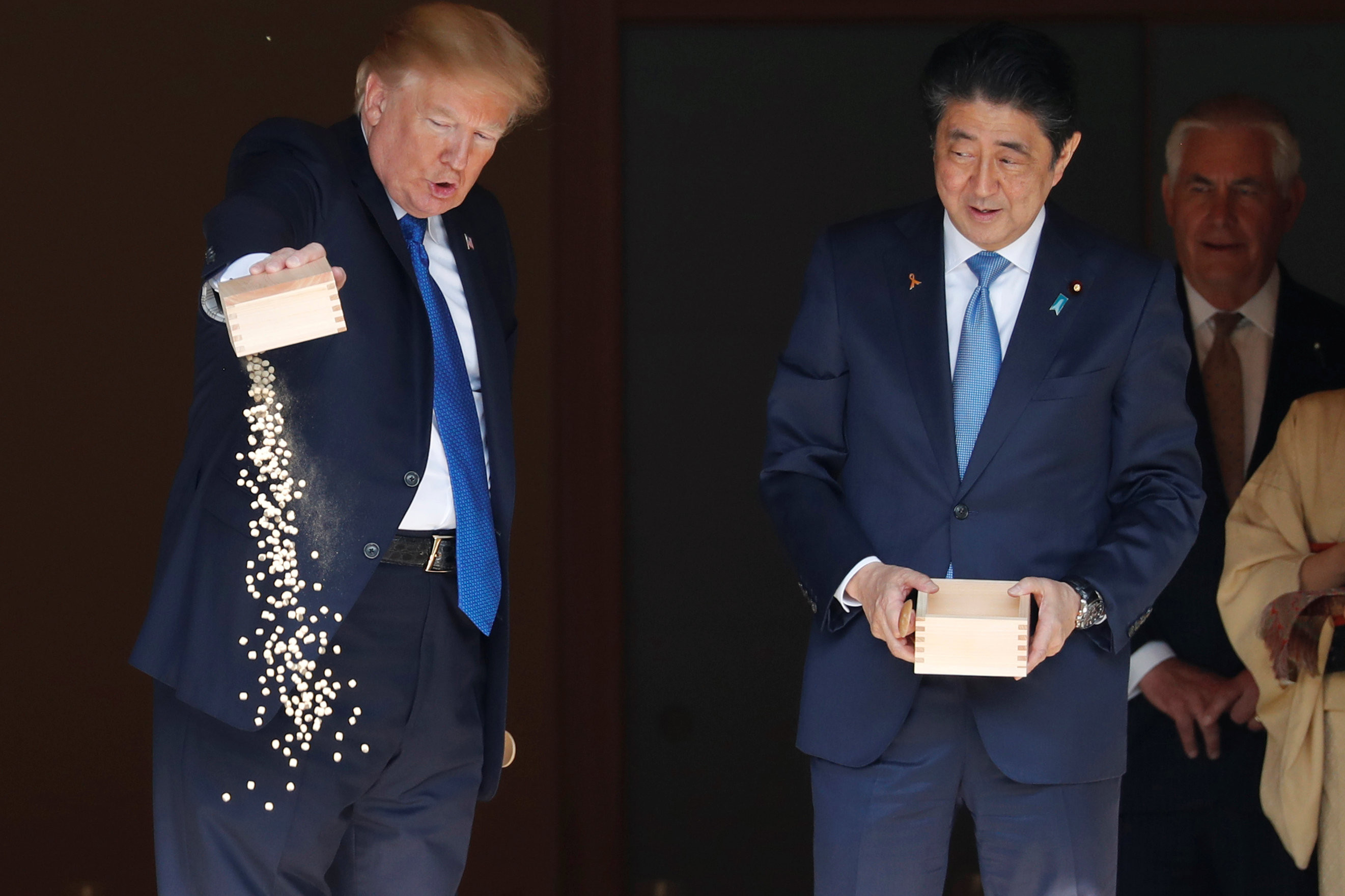 Президент США Дональд Трамп и премьер-министр Японии Синдзо Абэ. Фото: &copy;REUTERS/Jonathan Ernst