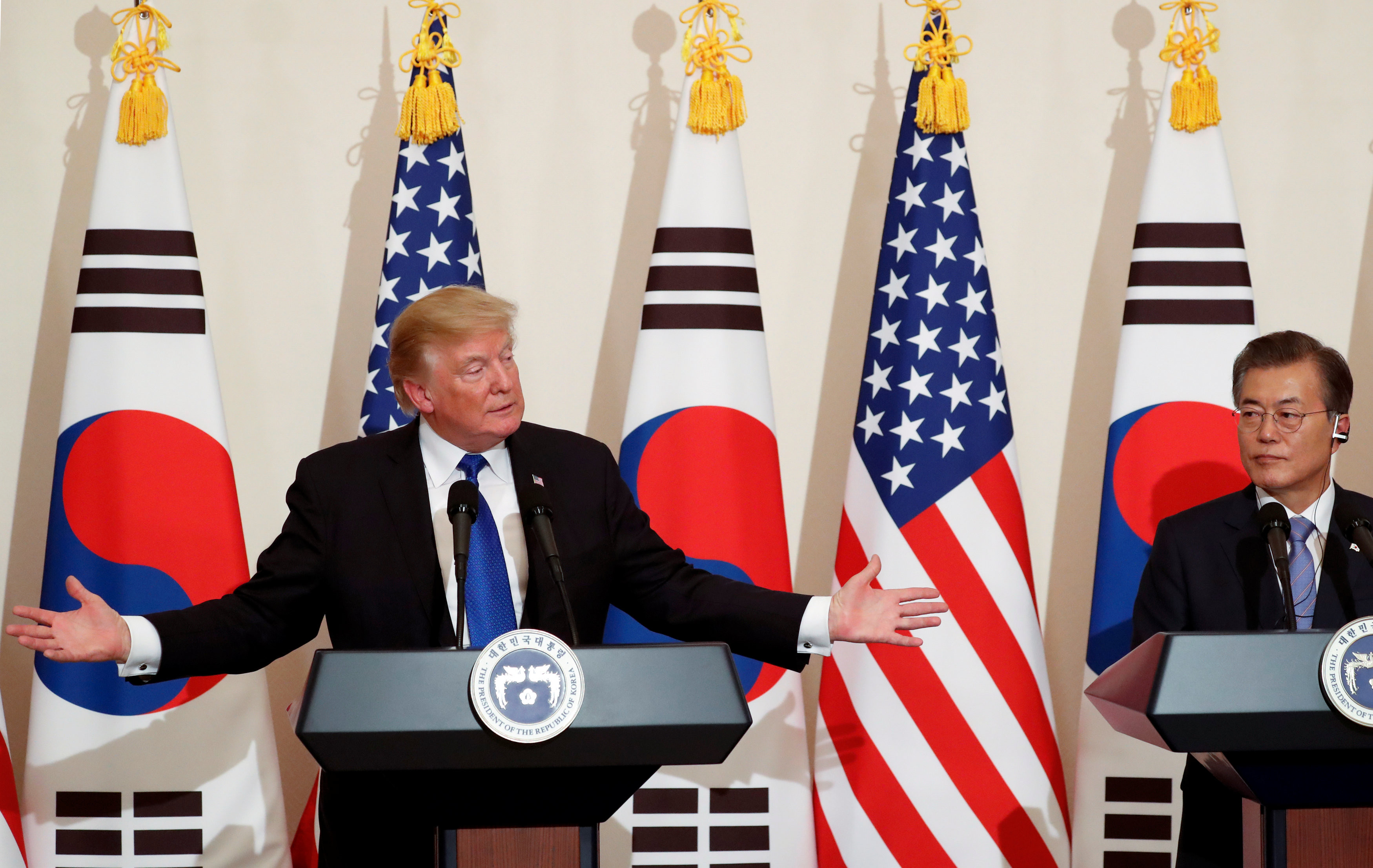 Президент США Дональд Трамп и глава Южной Кореи Мун Чжэ Ин (справа). Фото: &copy; REUTERS/Jonathan Ernst