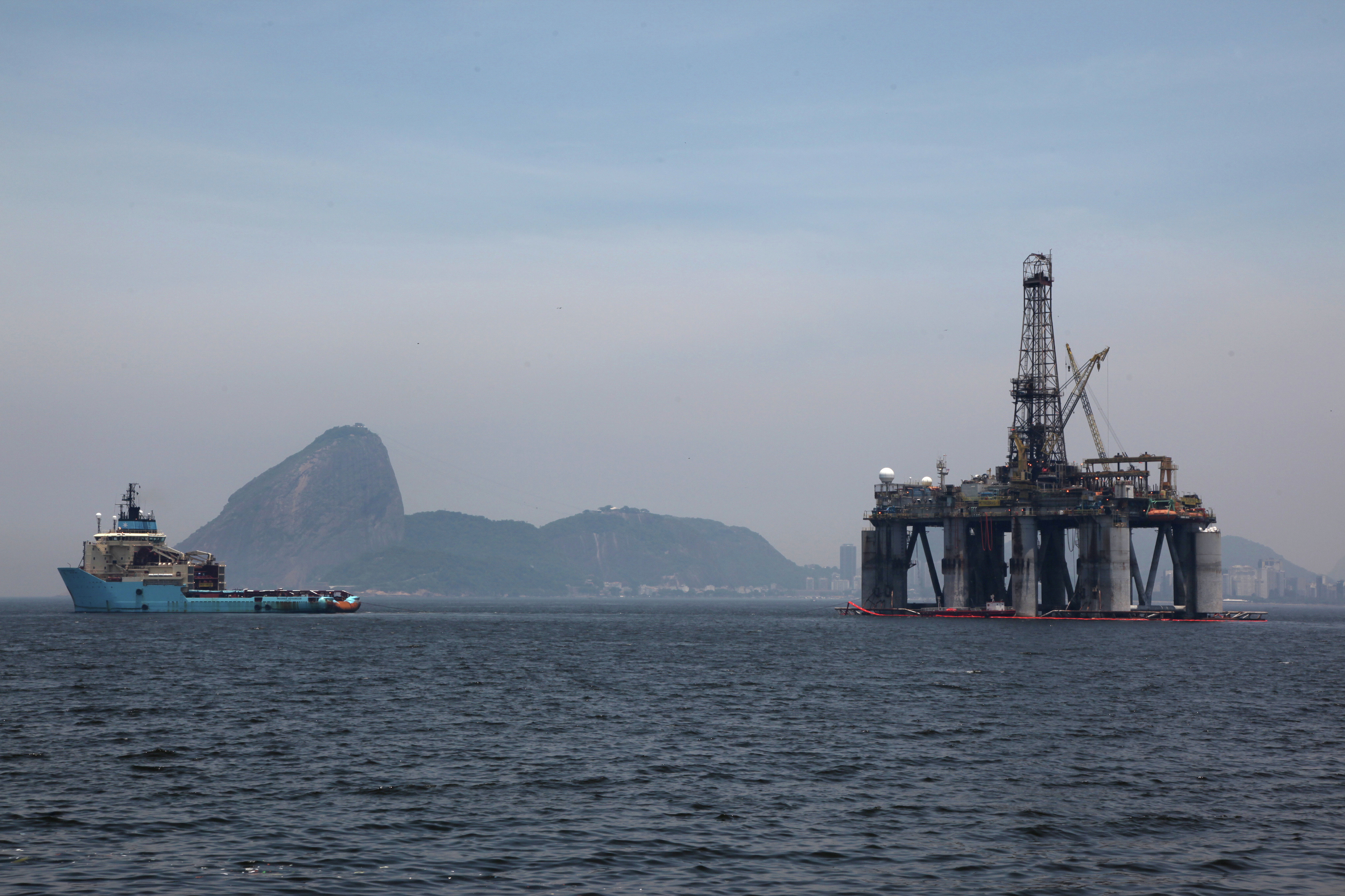 Нефтяная платформа у берегов Рио-де-Жанейро.&nbsp;Фото &copy; РИА Новости/Лаура Коробкова