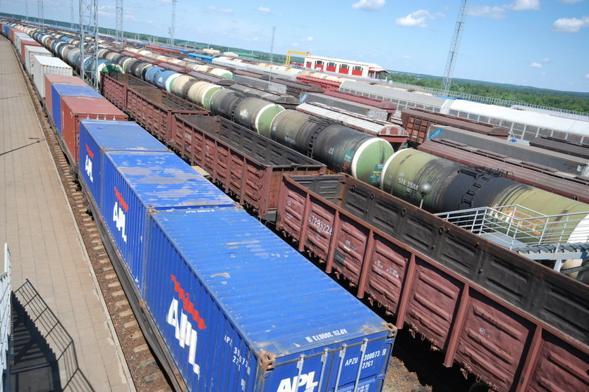 Cargo train. ОТЛК вагоны. Грузовые поезда БЖД. Железнодорожные перевозки. ЖД перевозки грузов.