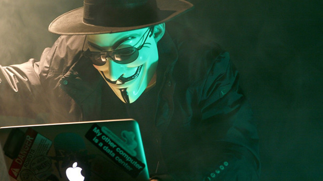 Хакер в маске Гая Фокса. Фото: &copy; Flickr/Brian Klug