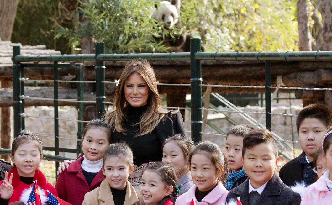 Меланья Трамп в Пекинском зоопарке. Фото &copy; АР