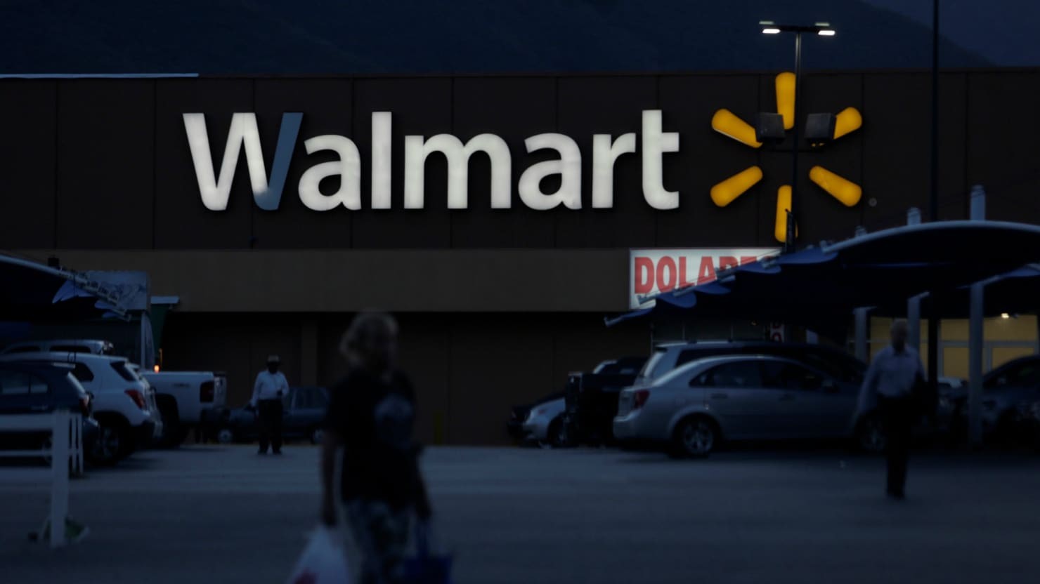 Магазин Walmart. Фото: &copy; REUTERS/Daniel Becerril