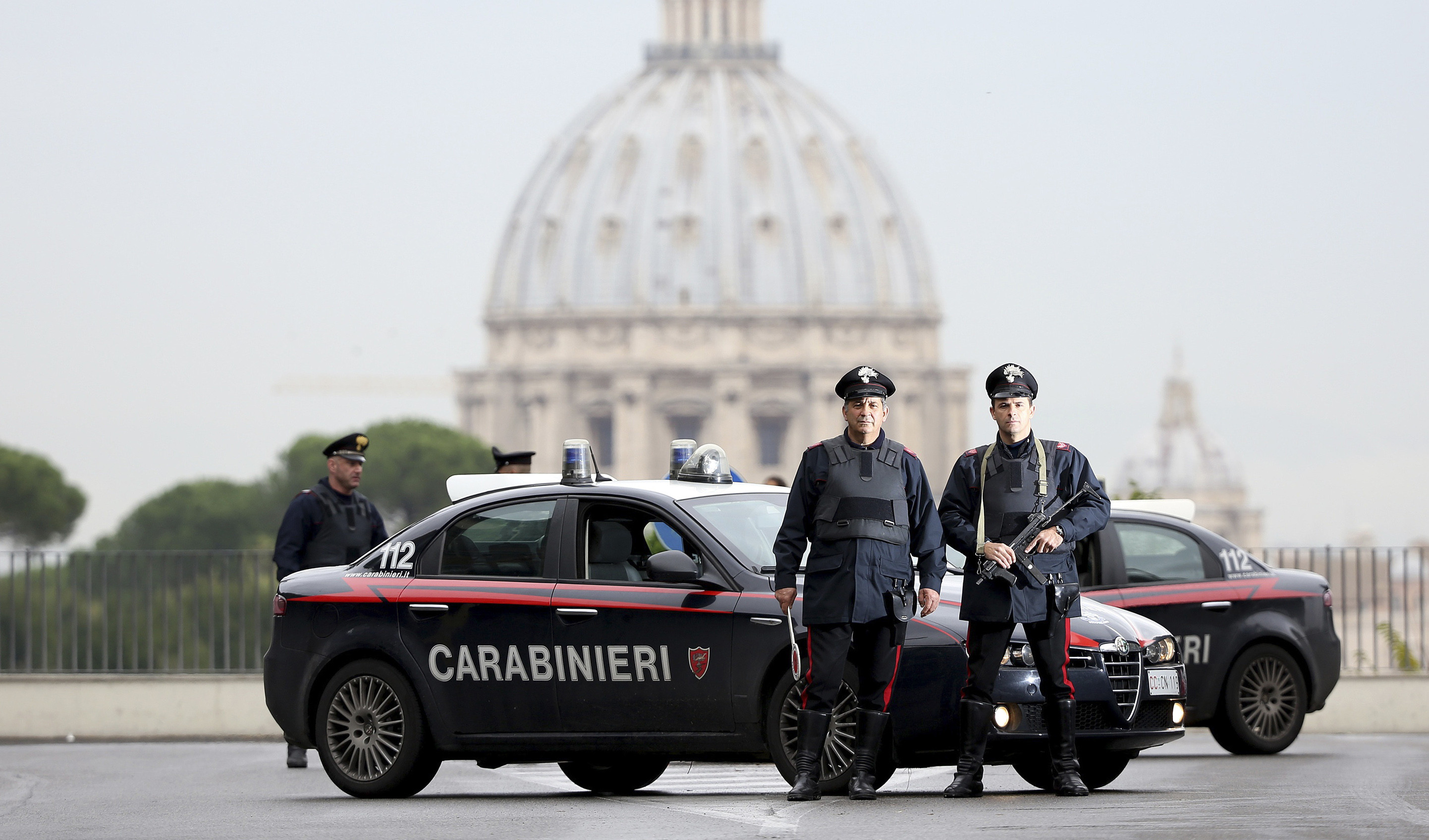 Итальянская полиция. Фото: &copy; REUTERS/&nbsp;Alessandro Bianchi