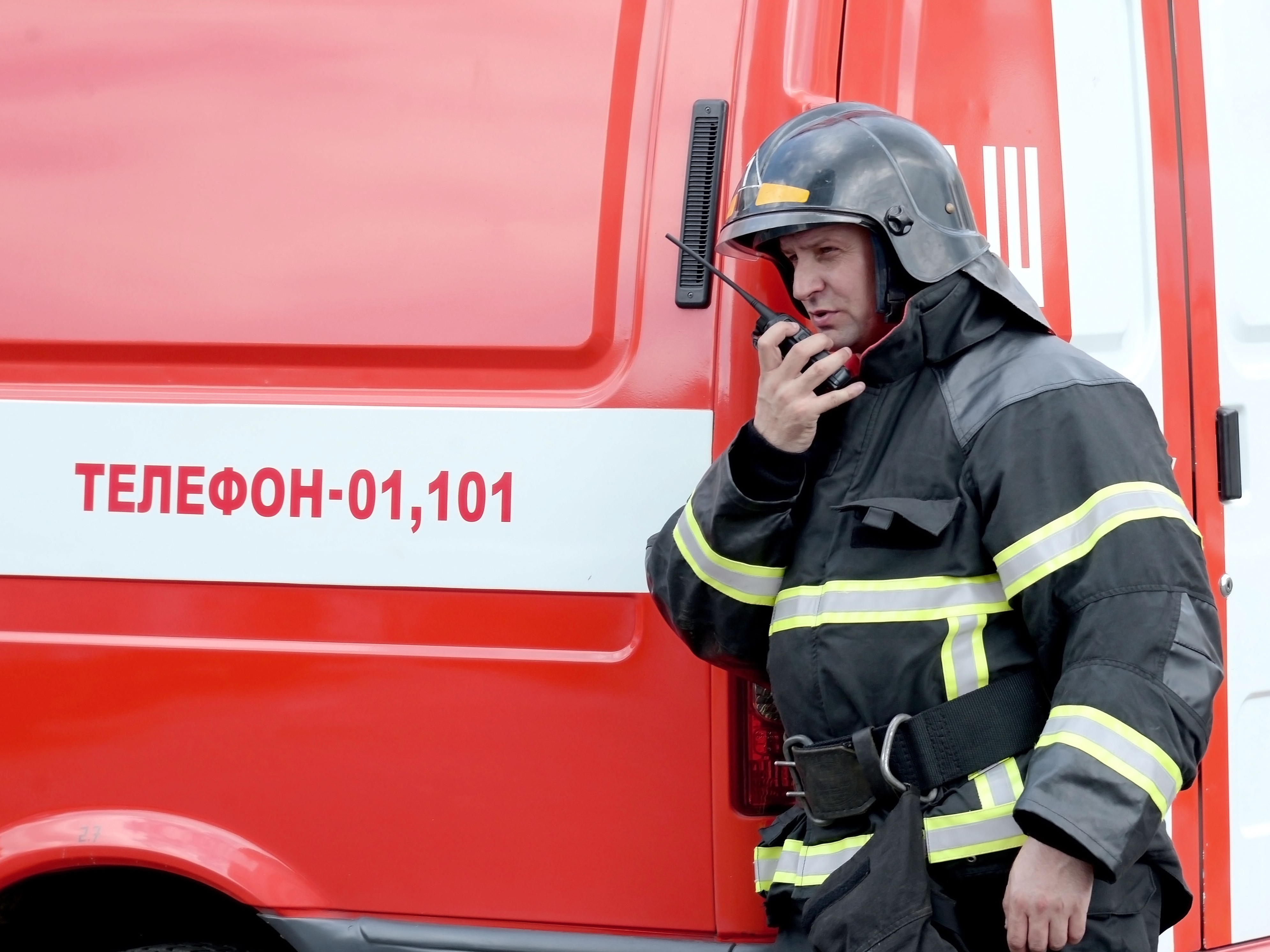 Сотрудник пожарной службы. Фото: &copy; РИА Новости/Игорь Онучин