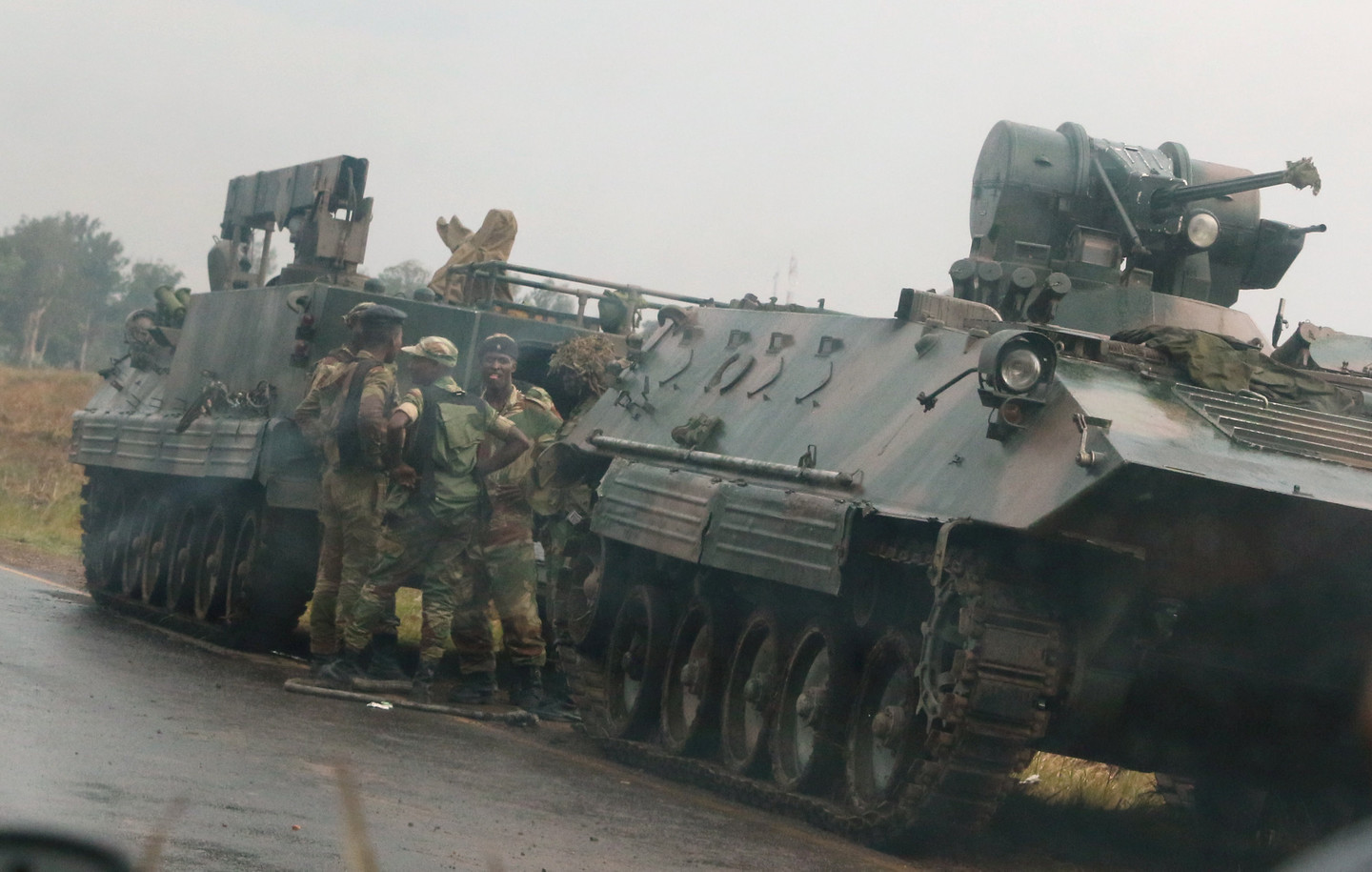 Военнослужащие в Хараре - столице Зимбабве. Фото: &copy; REUTERS/Philimon Bulawayo
