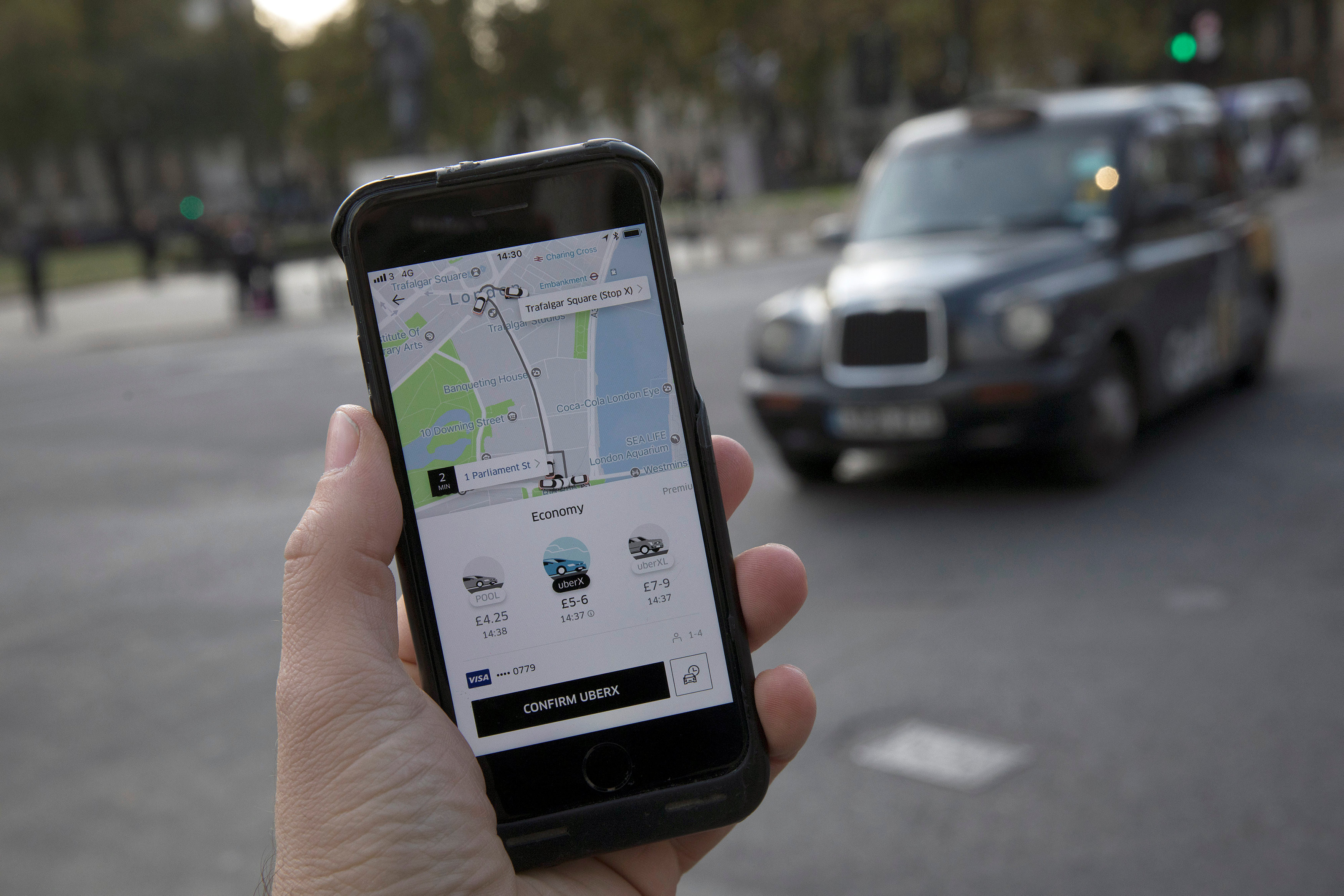 Приложение Uber на мобильном телефоне. Фото: &copy;&nbsp;REUTERS/Simon Dawson