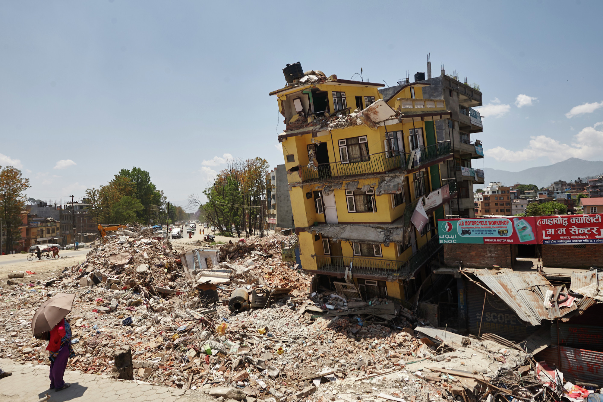 Города после землетрясений. Катманду землетрясение 2015. Землетрясение в Непале 2015. Катманду землетрясение. Землетрясение 1995 года в Нефтегорске.