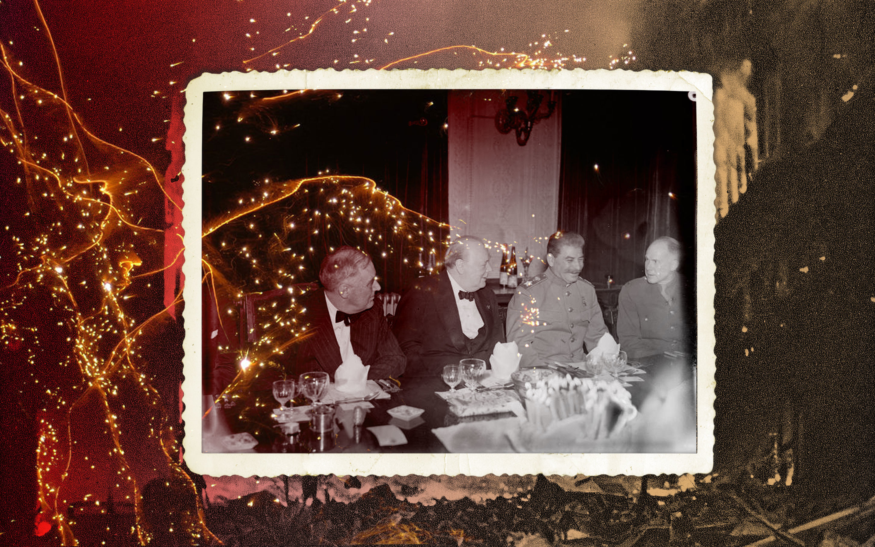 Слева направо: Франклин Д. Рузвельт, Уинстон Черчилль и Иосиф Сталин сидят вместе на ужине в викторианской гостиной Британской миссии в Тегеране в Иране, отмечая 69-й день рождения Уинстона Черчилля 30 ноября 1943 года. Коллаж © L!FE Фото: © Wikipedia.org
