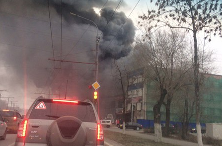 При пожаре в Оренбурге обрушилась кровля торгового центра
