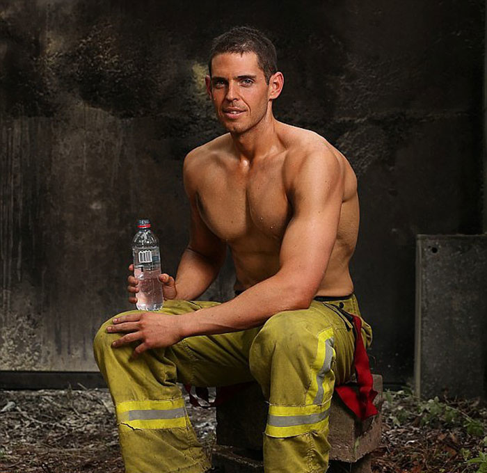 Фото © Australian Firefighters Calendar
