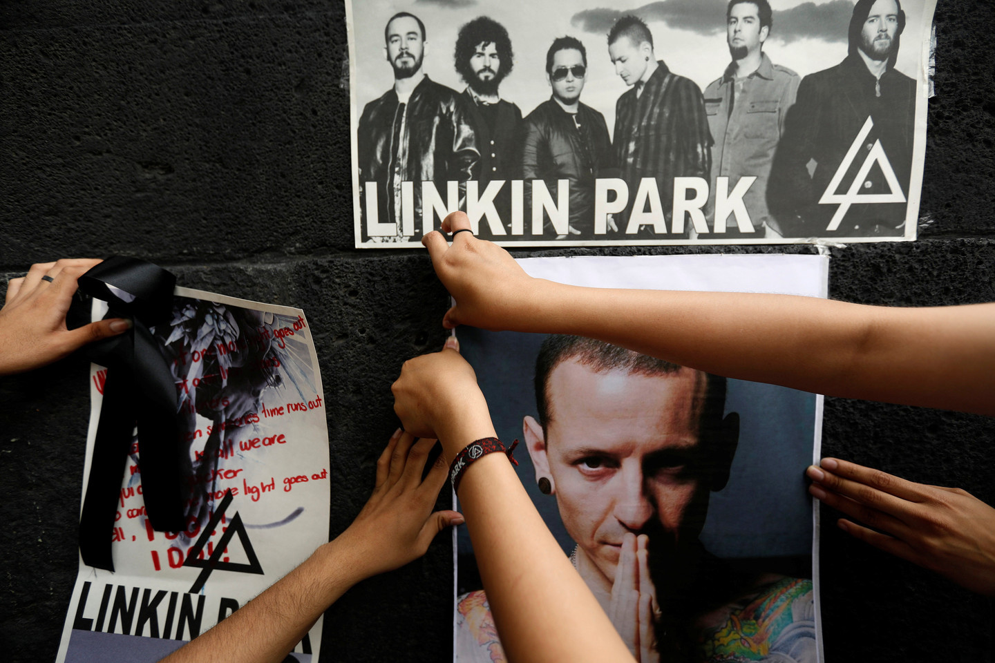 Доска памяти фронтмена Linkin Park Честера Беннингтона. Фото: &copy;&nbsp;REUTERS/Edgard Garrido