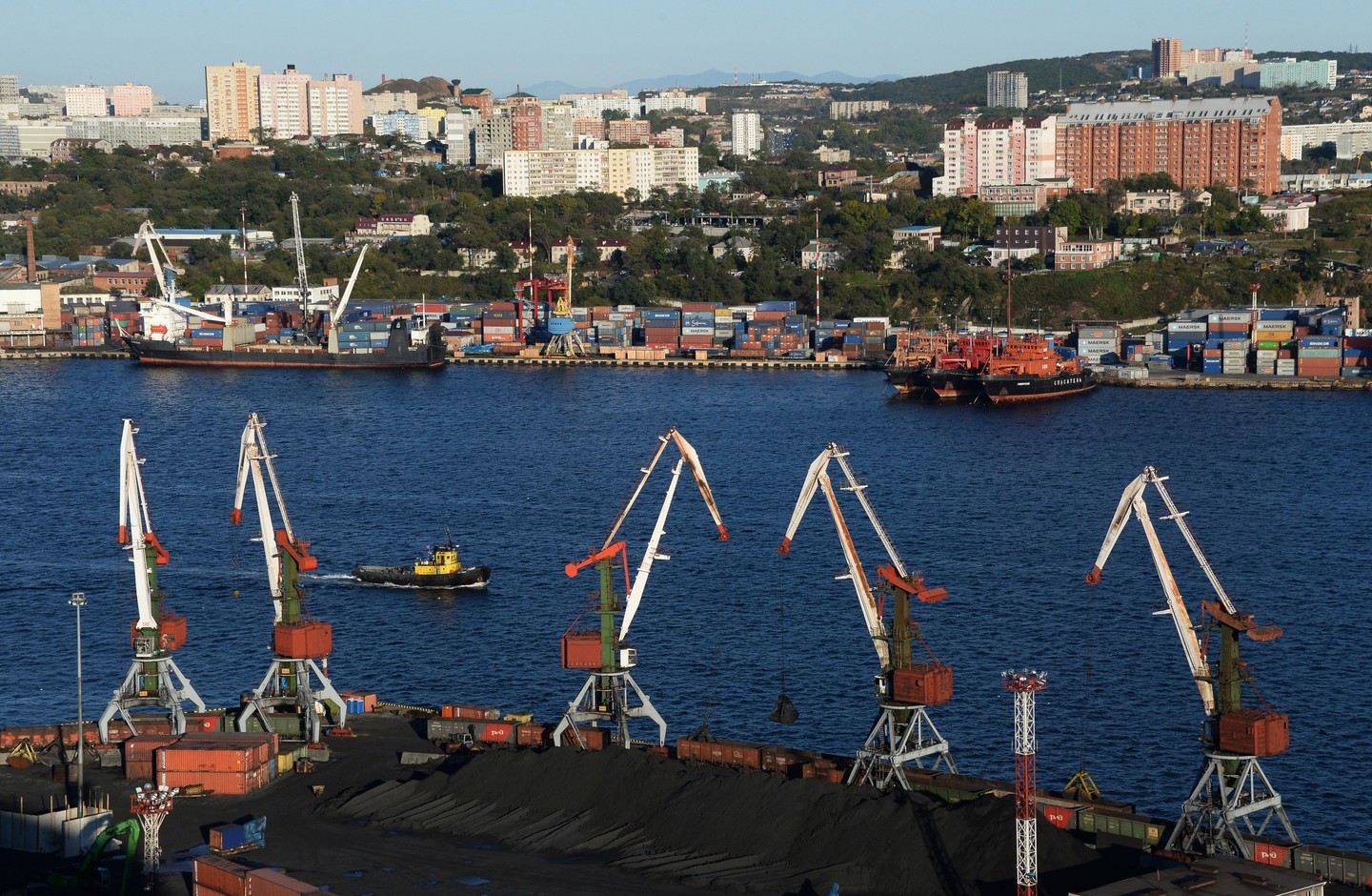 Моряки с арестованного в ОАЭ российского судна вернулись во Владивосток