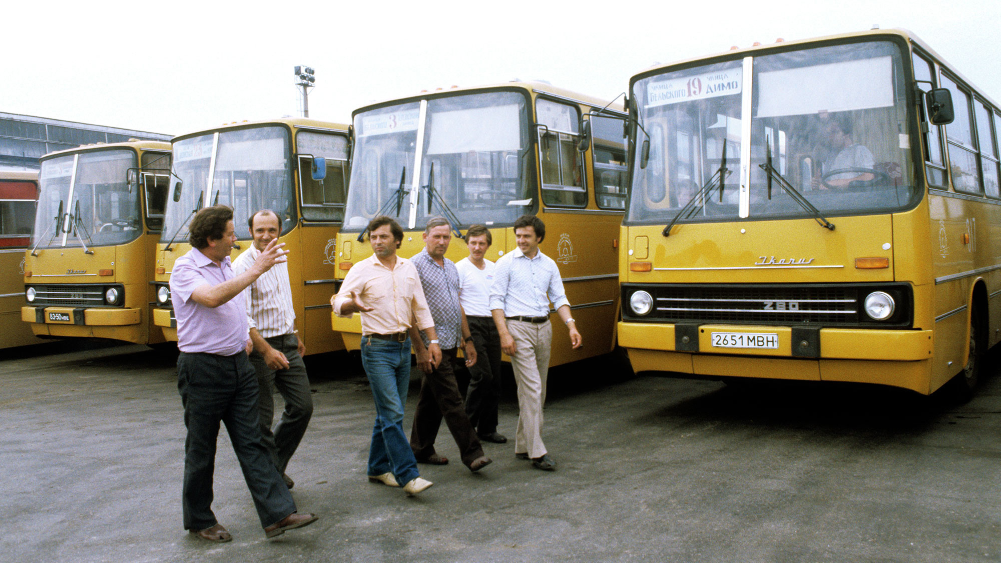 1 июня автобусы. 13 Автобусный парк Икарус. Ikarus 280.64 1989. Икарус 280 7 Автобусный парк. Автобусный парк СССР Икарусы.
