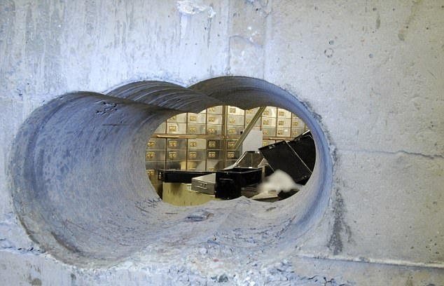 Как английские старики-разбойники обчистили подземное хранилище на 25 млн фунтов
