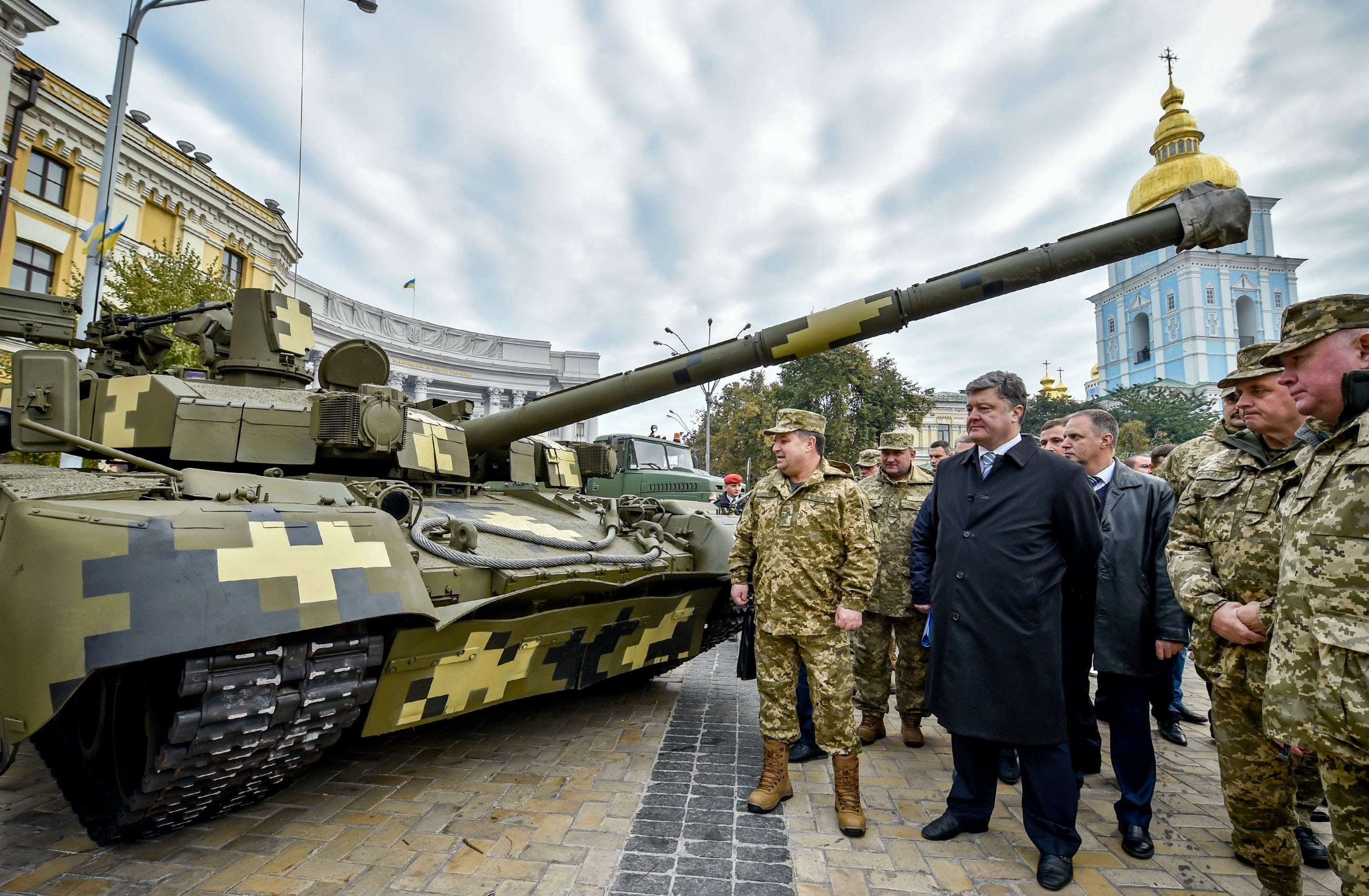 Танк против 8 украинских танков. Танк т 64 Оплот. Оплот танк Украины на войне. Т64 ЗСУ. Военная техника в Киеве.