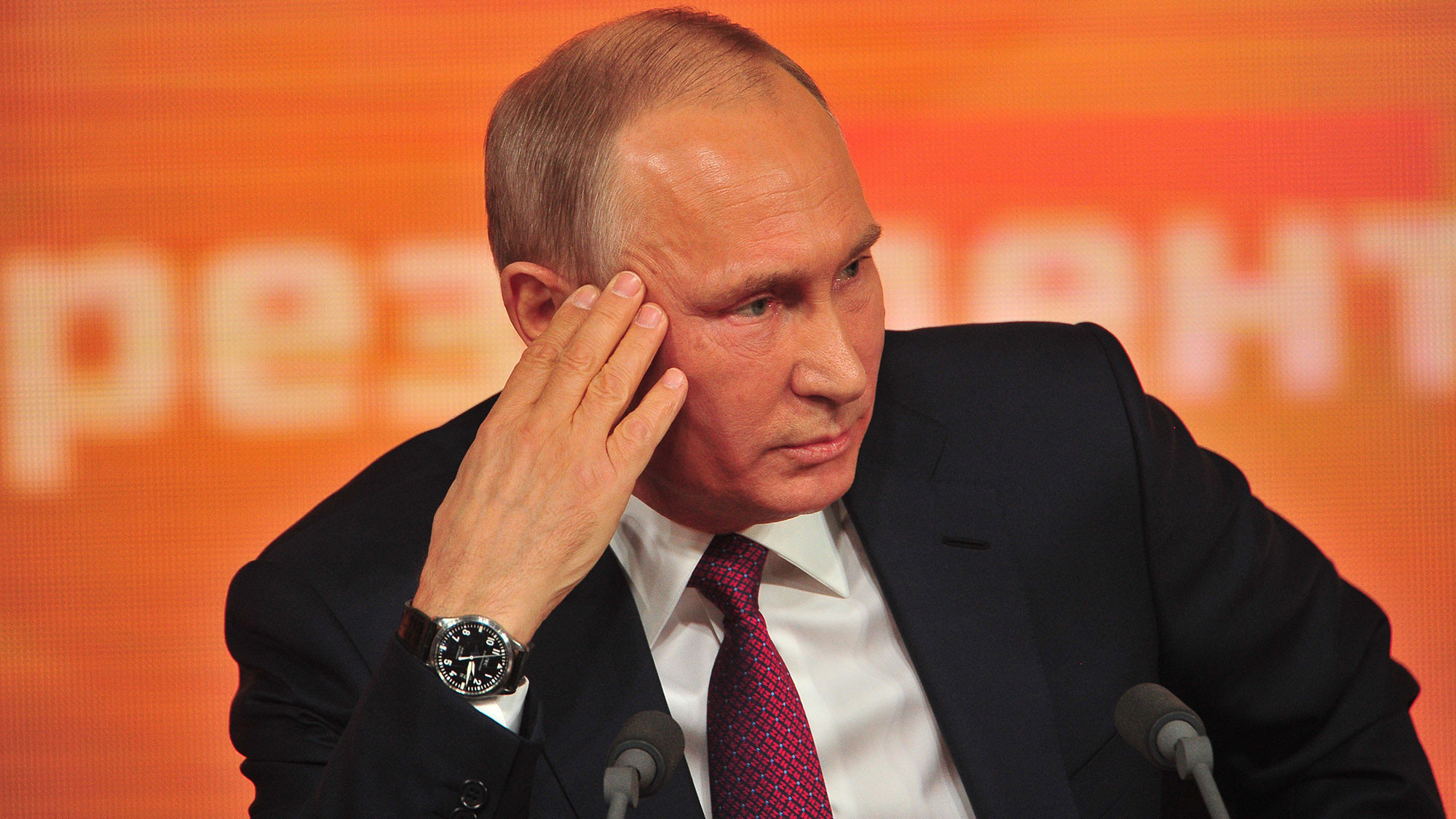 Владимир Путин прокомментировал претензию о надобности снизить зарплату чиновников до дохода рядовых работников