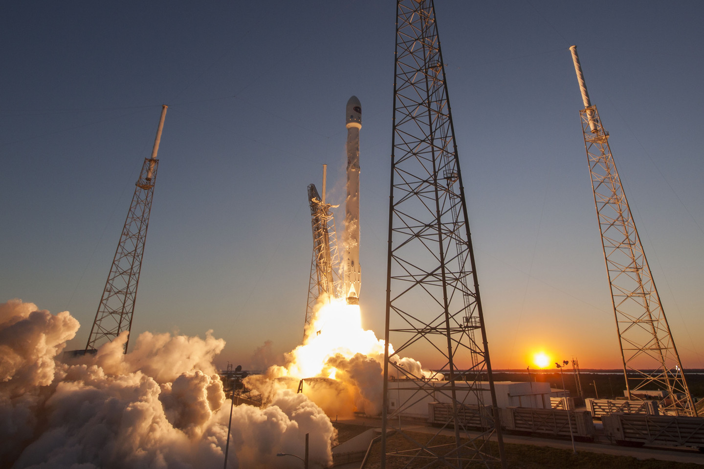 Старт ракеты-носителя Falcon 9 в апреле 2017 года. Фото:&nbsp;spacex.com