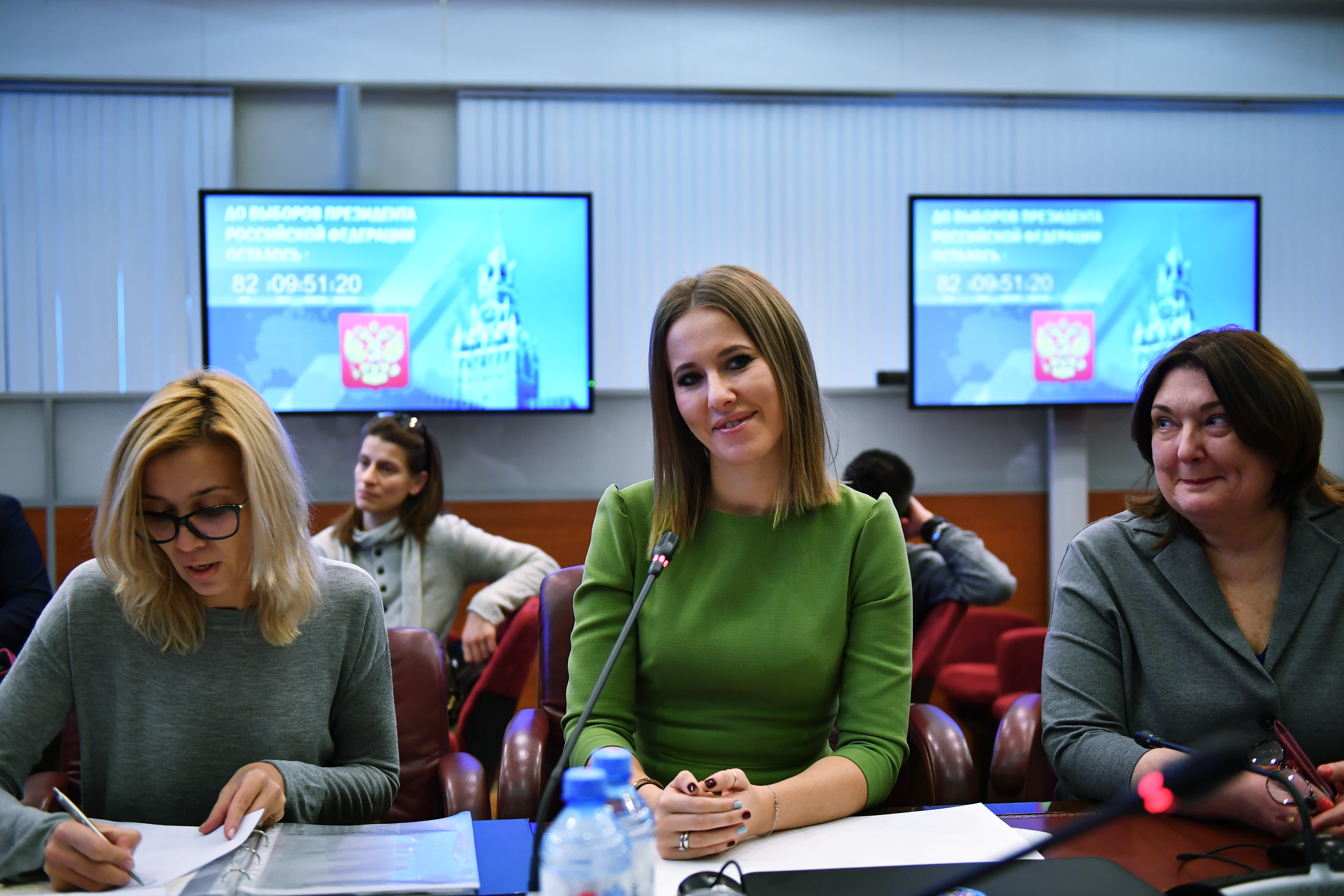 Ксения Собчак (в центре). Фото: &copy;РИА Новости/Максим Блинов