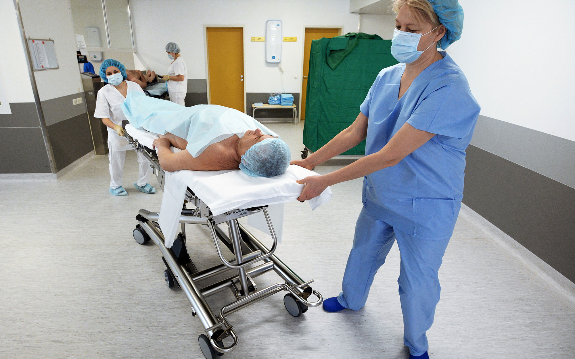 Медсестра перед операцией