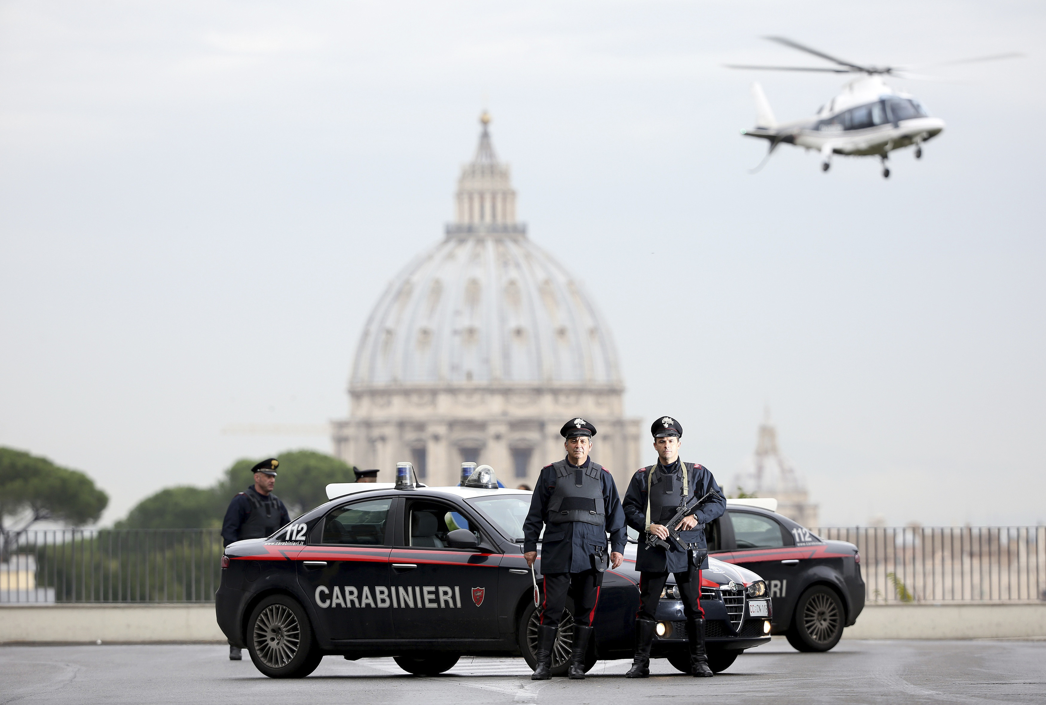 Полиция Италии. Фото: &copy; REUTERS/Alessandro Bianchi