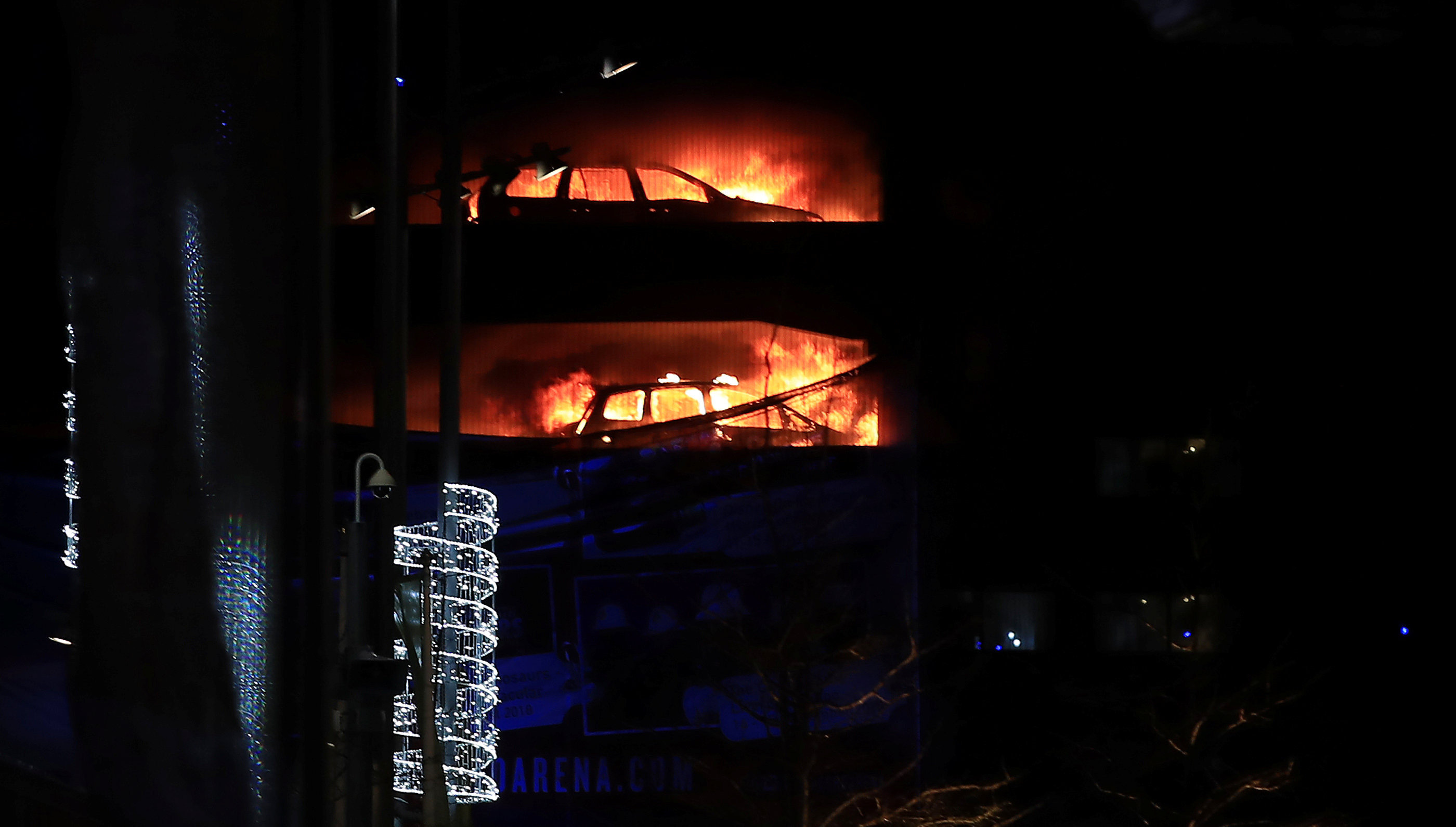 Пожар на парковке в Ливерпуле. Фото: &copy; REUTERS/Phil Noble