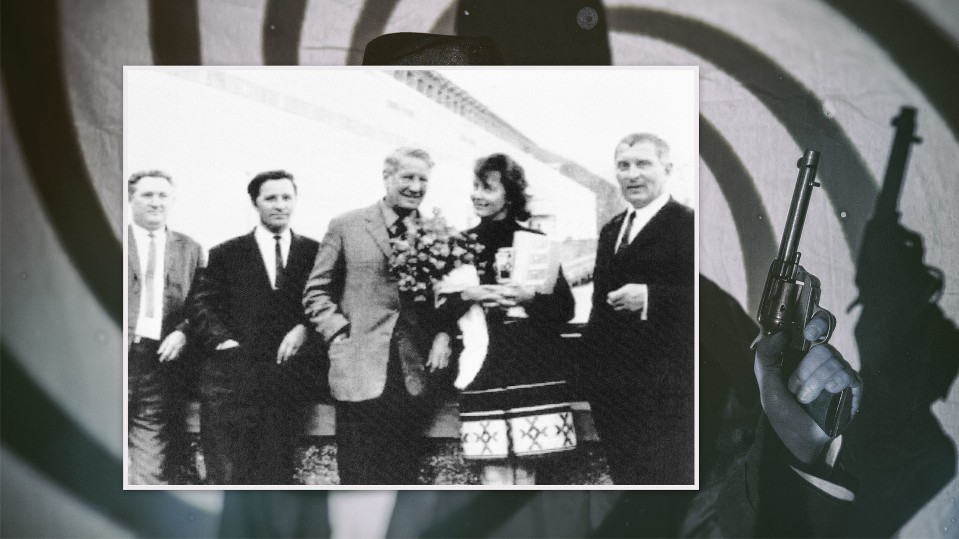 Советский разведчик Ким Филби (1912-1988) с женой Руфиной (на фото в центре). Фото из архива документов КГБ (1970–80-е годы). Фото © РИА "Новости"