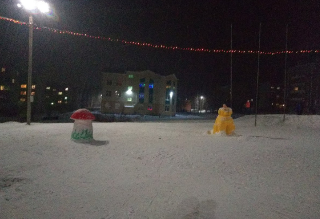 Другие экспонаты ледяного городка. Фото: группа "Карабаш | Karabash City" во "ВКонтакте"