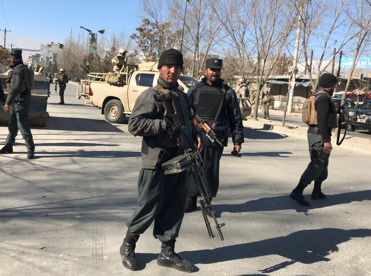 Афганские военные и полицейские. Фото: &copy;Reuters/MOHAMMAD ISMAIL