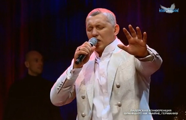 Владимир Мунтян во время "обряда" Скриншот из видео "В Контакте"