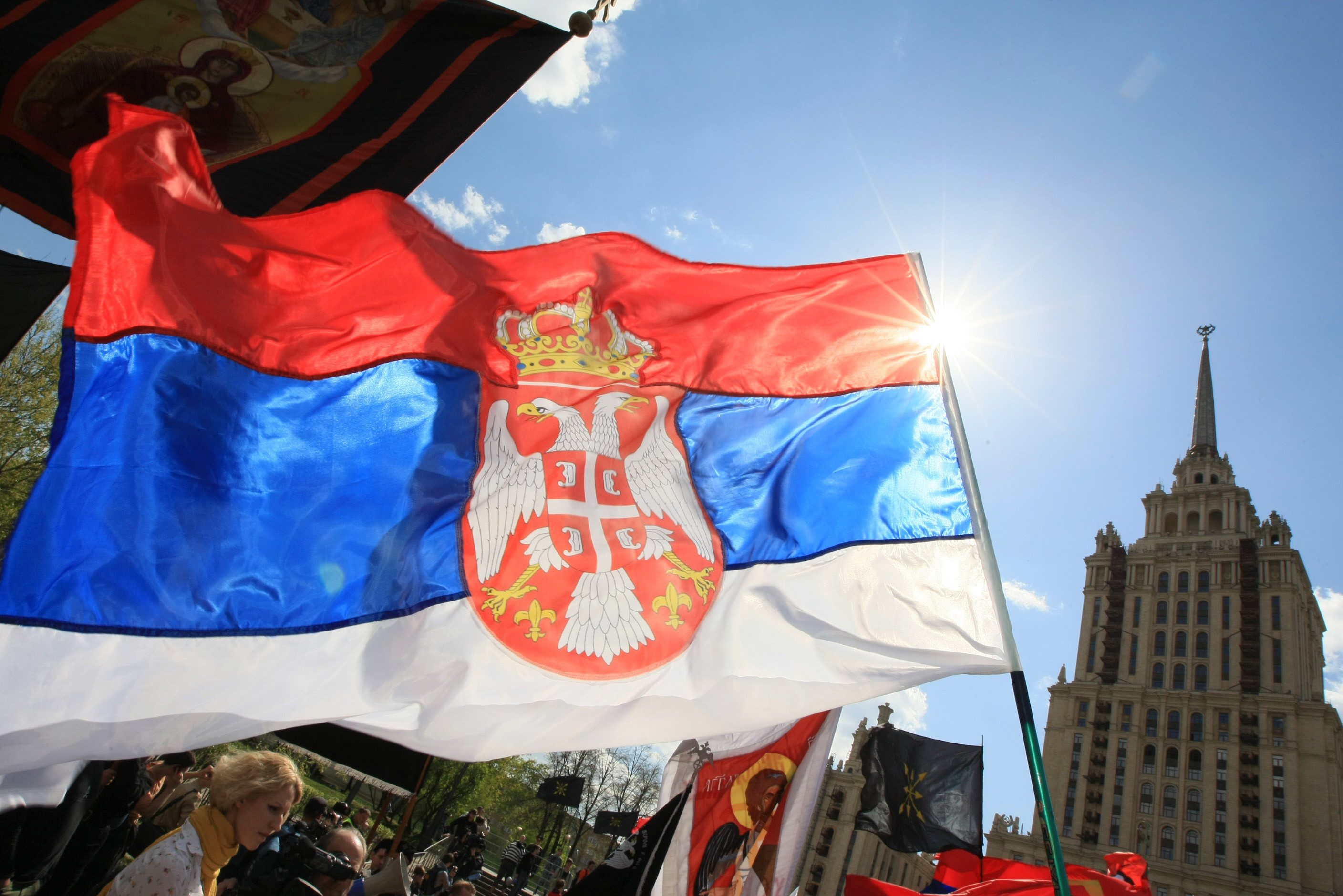 Экспорт сербии. Флаг Сербии Косово - Сербия. Флаг сербского Косово. Сербо русский флаг. Сербия Белград флаг.