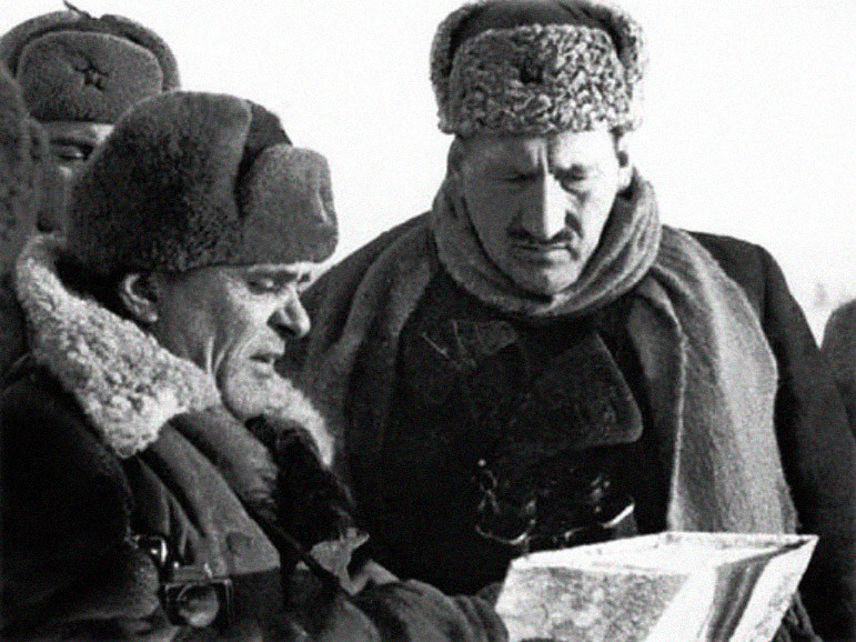 Генерал Михаил Ефремов (справа). Фото © Wikimedia Commons