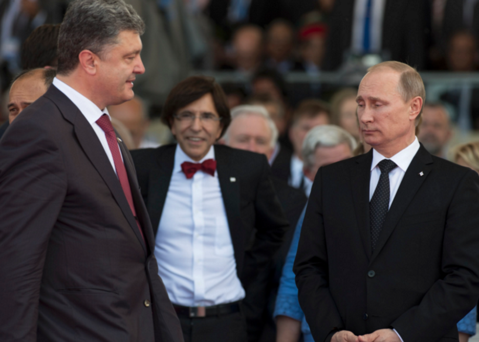 Владимир Путин (справа), Пётр Порошенко (слева). Фото: &copy; REUTERS/Alexander Zemlianichenko