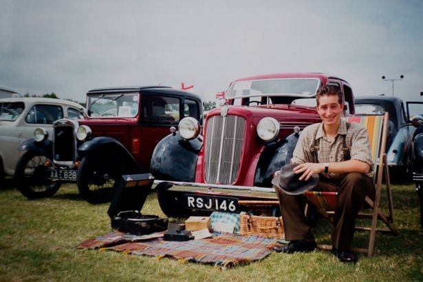 Фото ©Caters News Agency / В 21 год он приобрёл старинный автомобиль Morris 12 1939 года