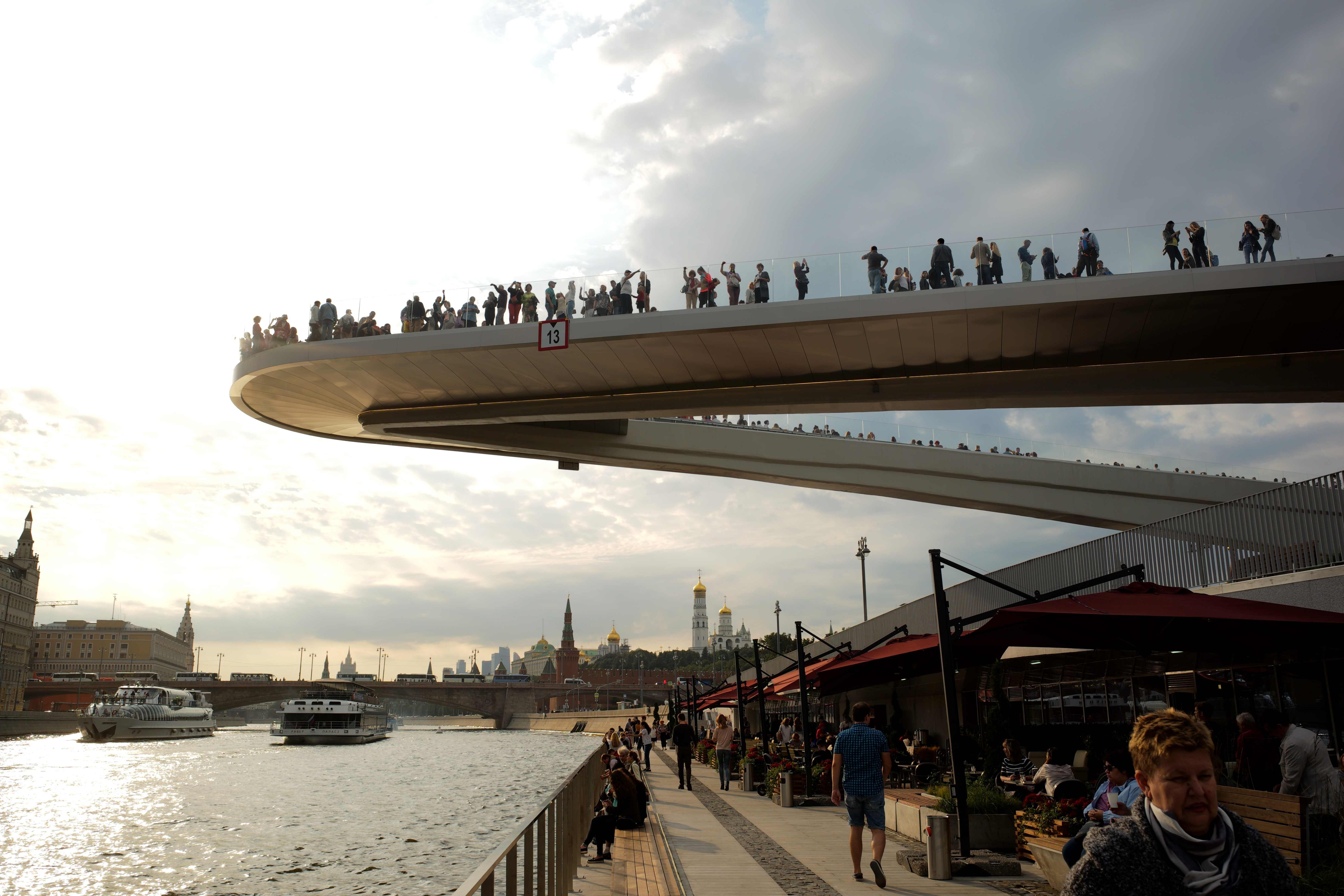 Мост в парке "Зарядье". Фото: &copy; РИА Новости/Сергей Пятаков