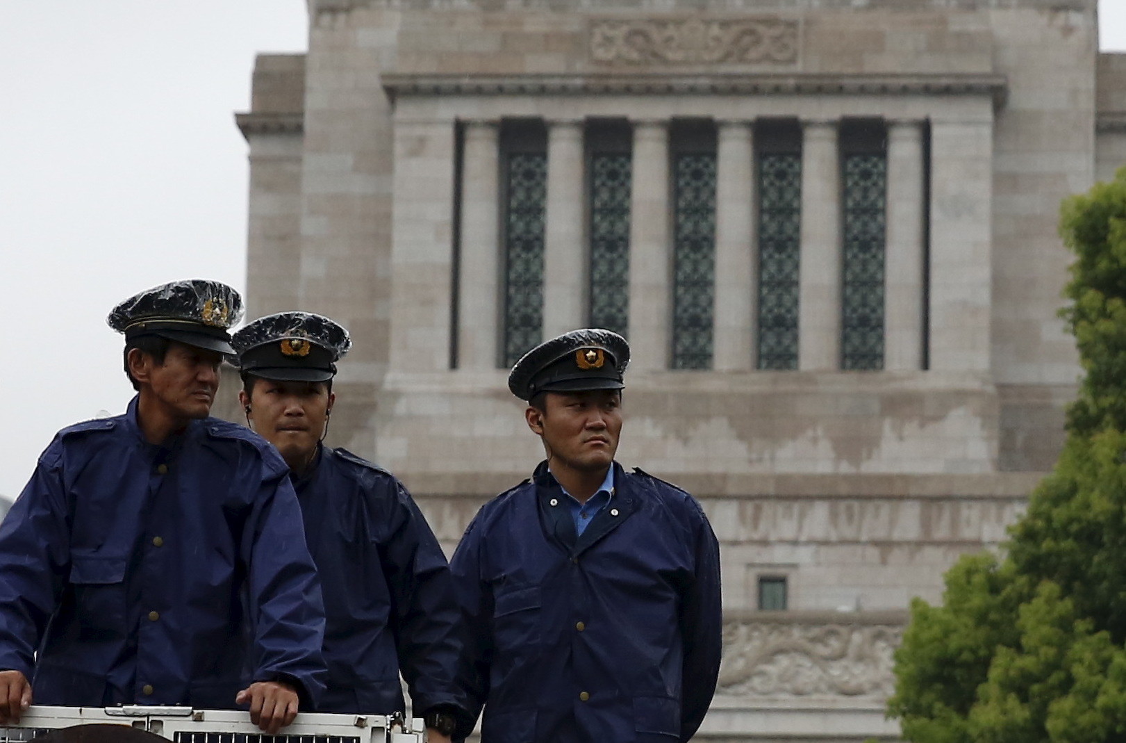 Японские полицейские. Фото: &copy;&nbsp;REUTERS/Thomas Peter