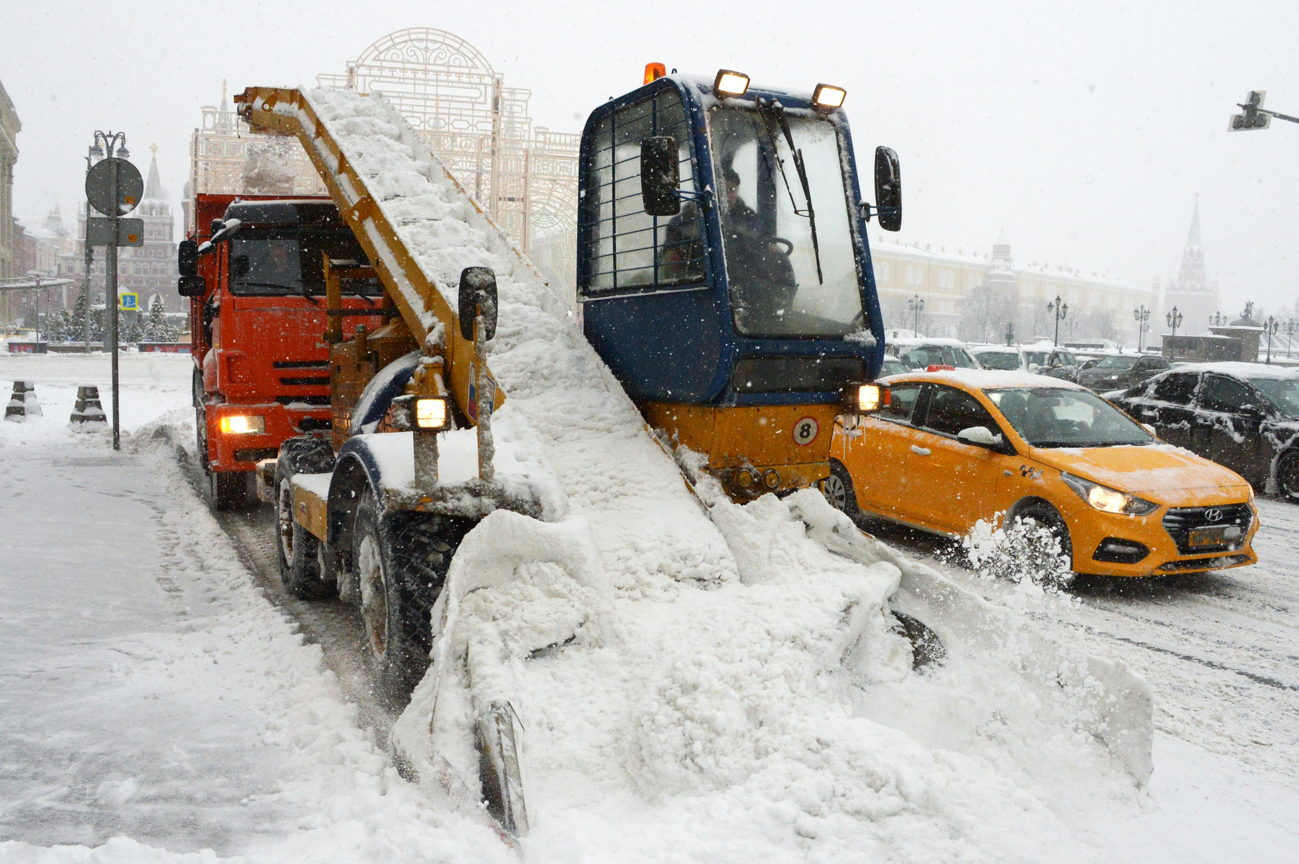 Уборка снега. Фото:&copy; РИА "Новости"/Илья Питалев