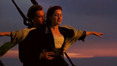 Кадры из фильма "Титаник" (реж. Джеймс Кэмерон, 1997). &copy;&nbsp;giphy