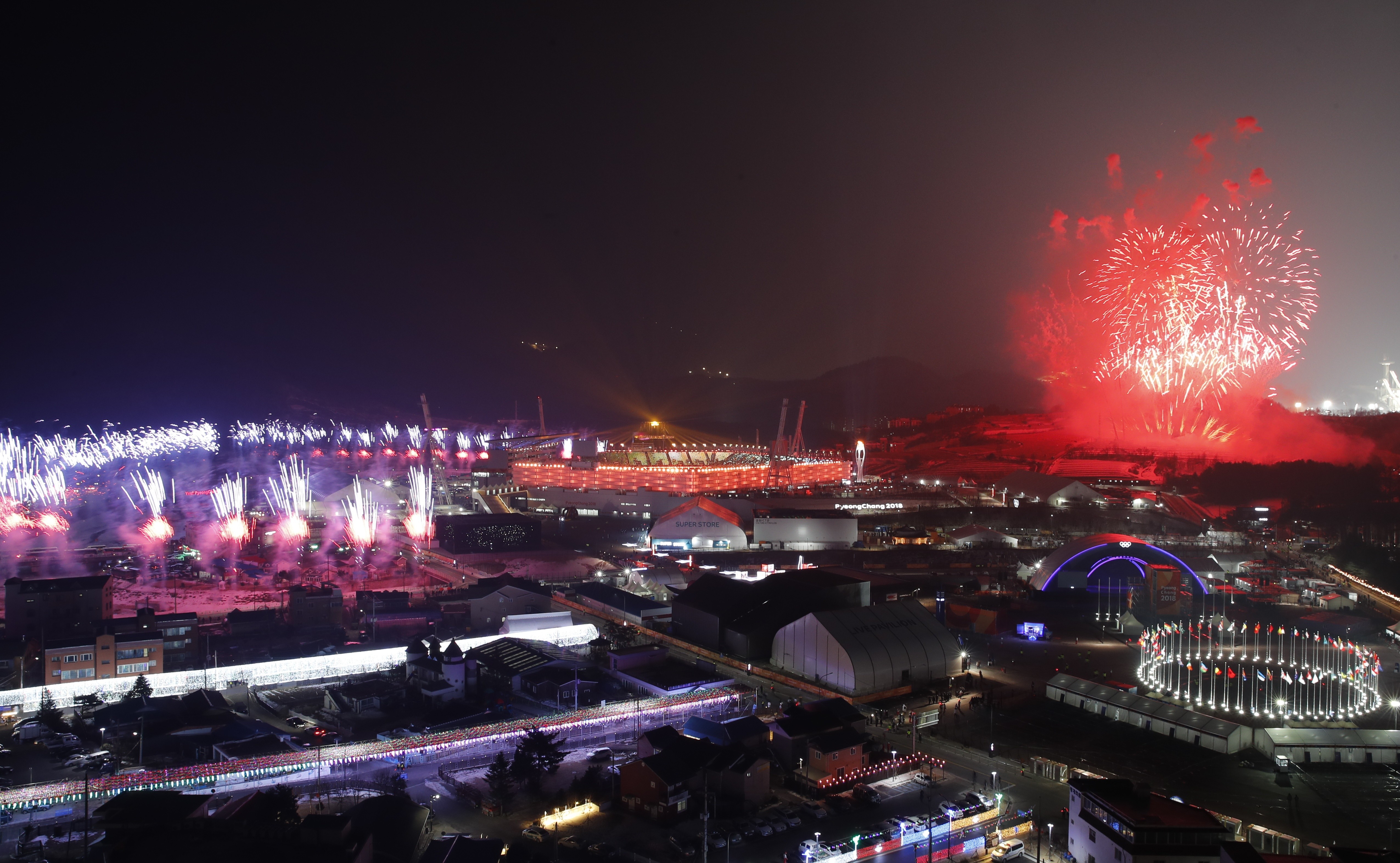 Фейерверк по случаю открытия Олимпиады в Пхёнчхане. Фото: © REUTERS/Arnd Wiegmann