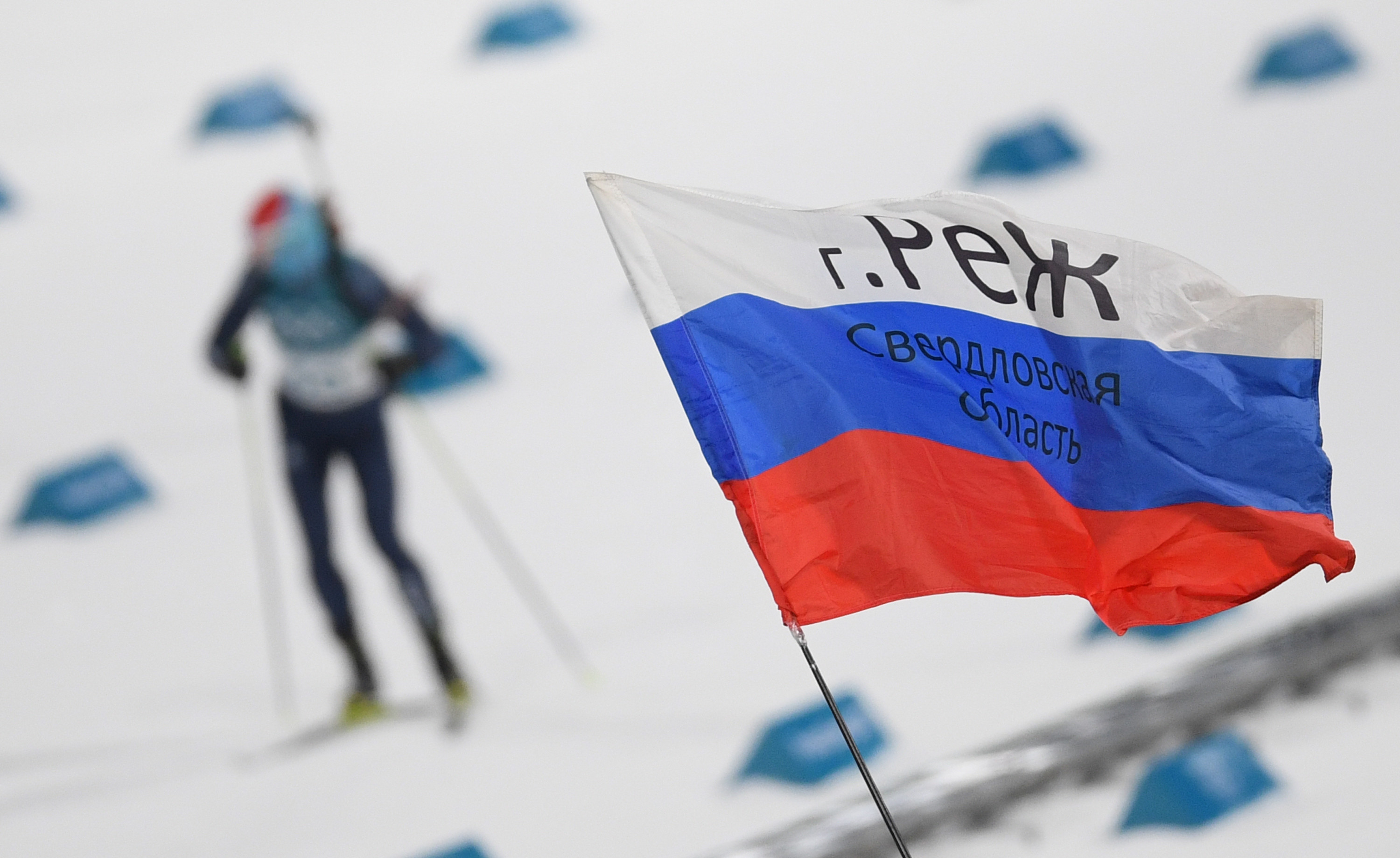 Российский флаг на биатлонной гонке преследования среди мужчин. Фото: ©РИА Новости/Алексей Филиппов