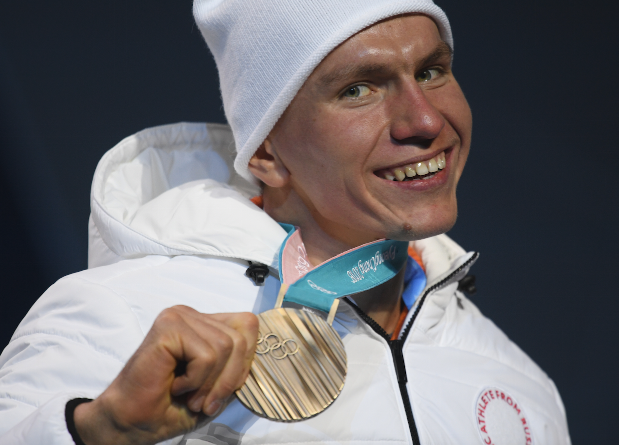 Лыжника Александра Большунова также наградили заслуженной медалью! Фото: © РИА Новости/Алексей Филиппов