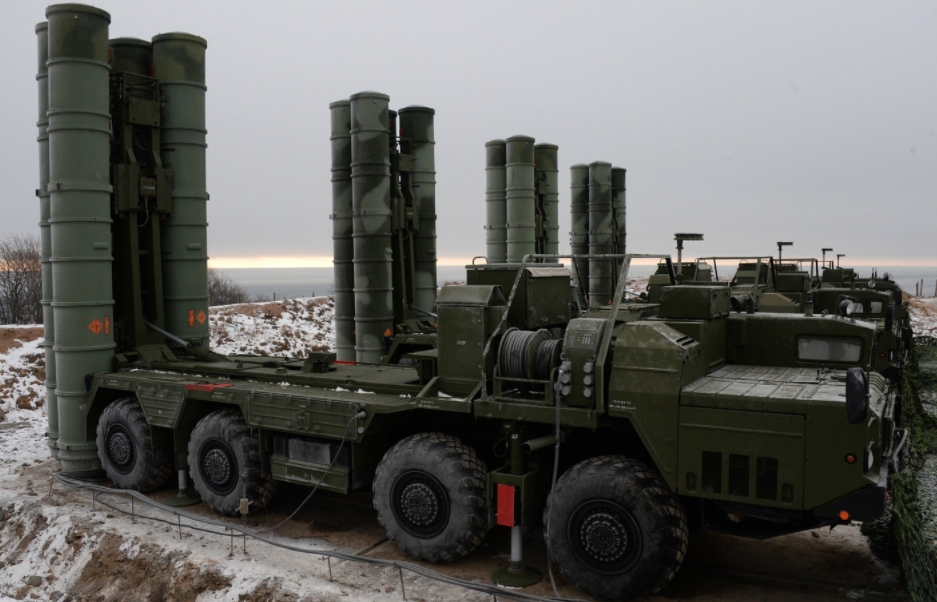 Зенитные ракетные комплексы С-400 "Триумф". Фото: &copy; РИА Новости/Виталий Аньков


