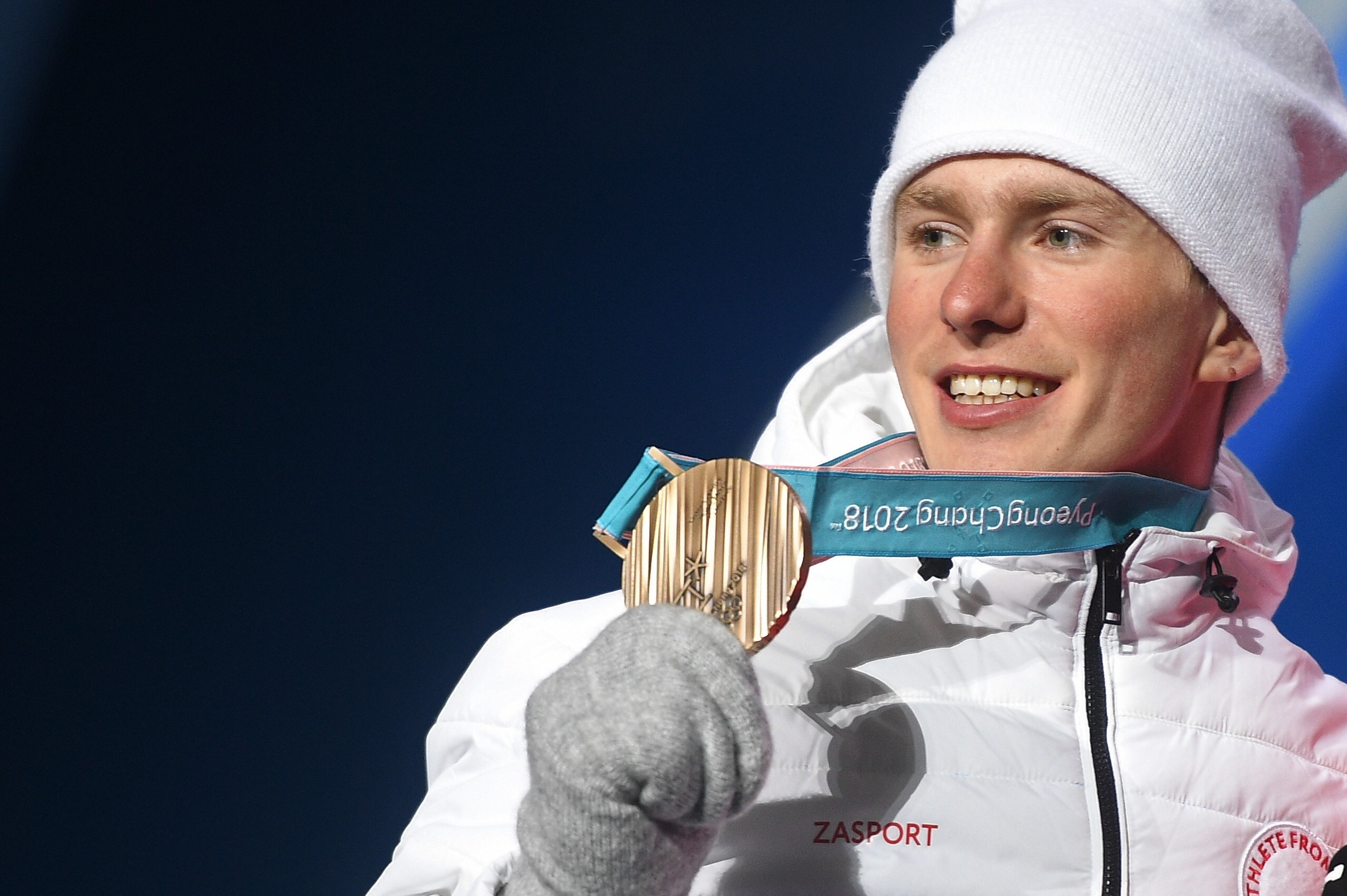Бронзовую медаль получил российский лыжник Денис Спицов, который стал третьим в гонке на 15 км свободным стилем. Фото: © РИА Новости/Владимир Астапкович