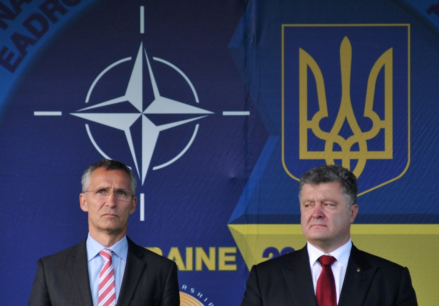 Президент Украины Петр Порошенко (справа) и генеральный секретарь НАТО Йенс Столтенберг. Фото: &copy;РИА Новости
