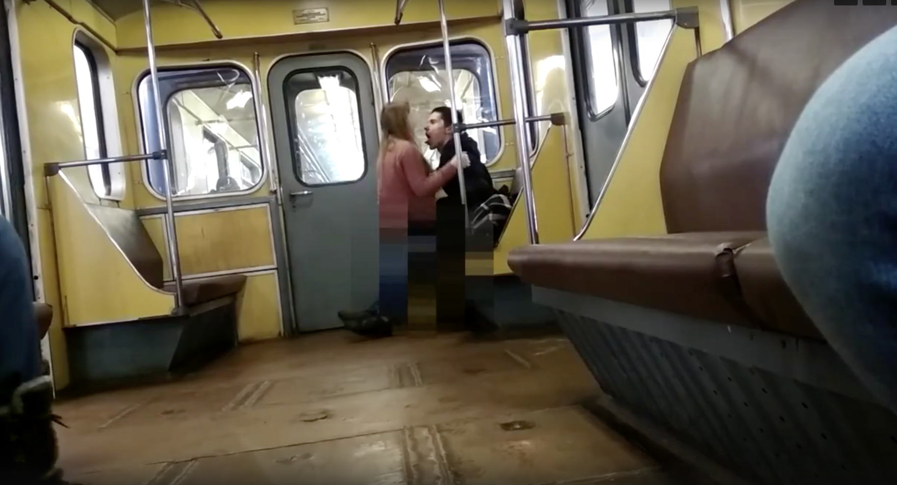 В Нижнем Новгороде пара отметила День всех влюблённых сексом в метро — видео